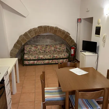 蒙特卡瓦罗公寓 *